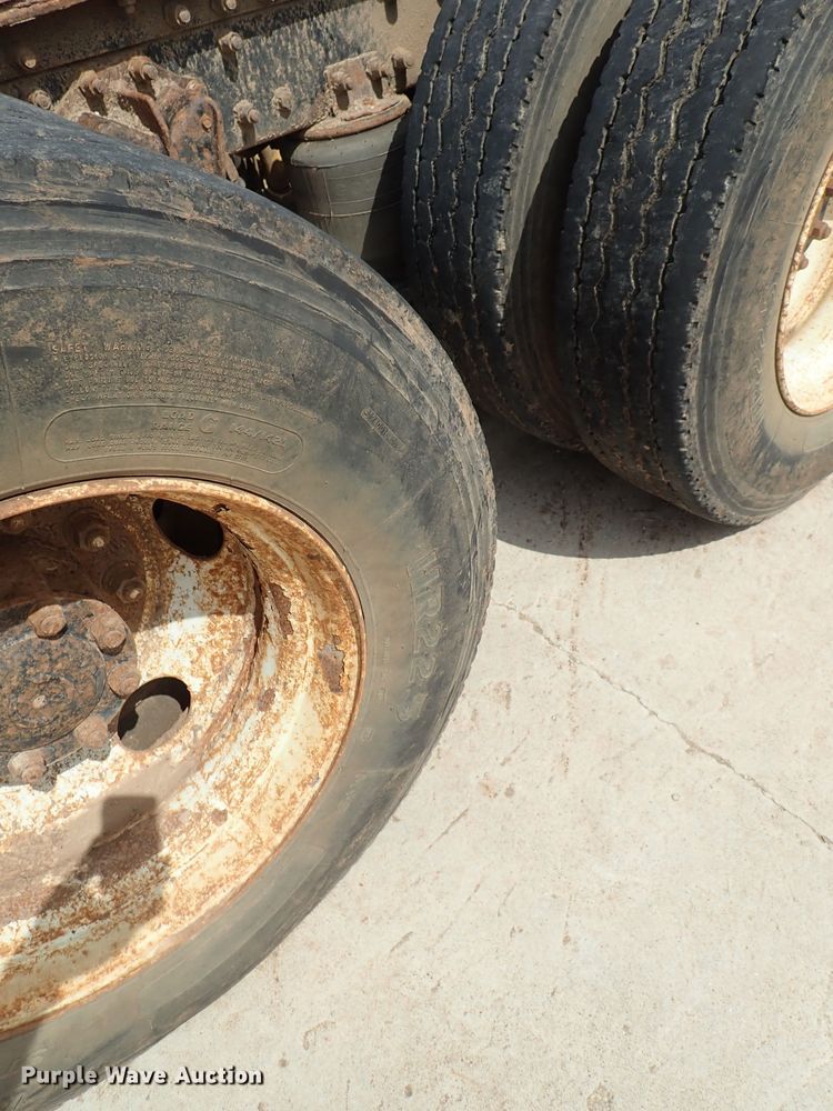 image for item DB7725 1995 White GMC WG semi truck