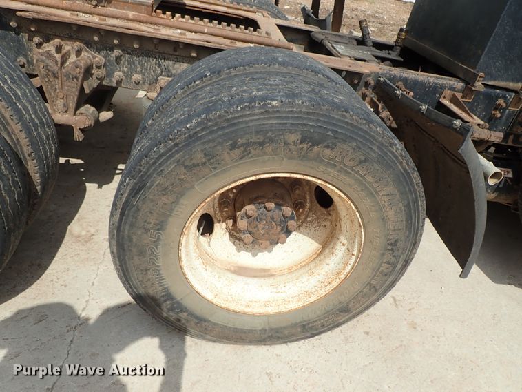 image for item DB7725 1995 White GMC WG semi truck