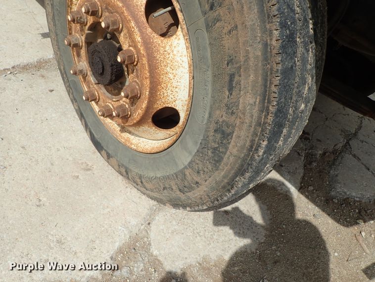 image for item DB7725 1995 White GMC WG semi truck