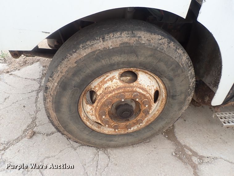 image for item DB7725 1995 White GMC WG semi truck