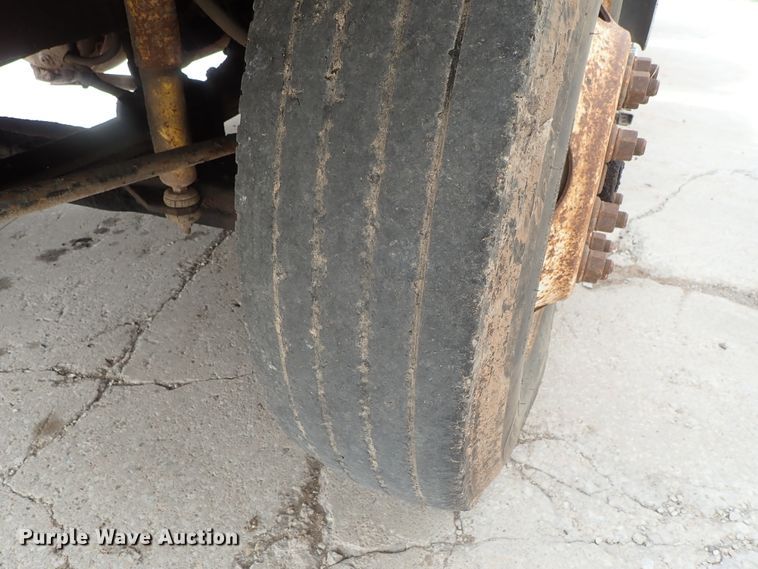 image for item DB7725 1995 White GMC WG semi truck