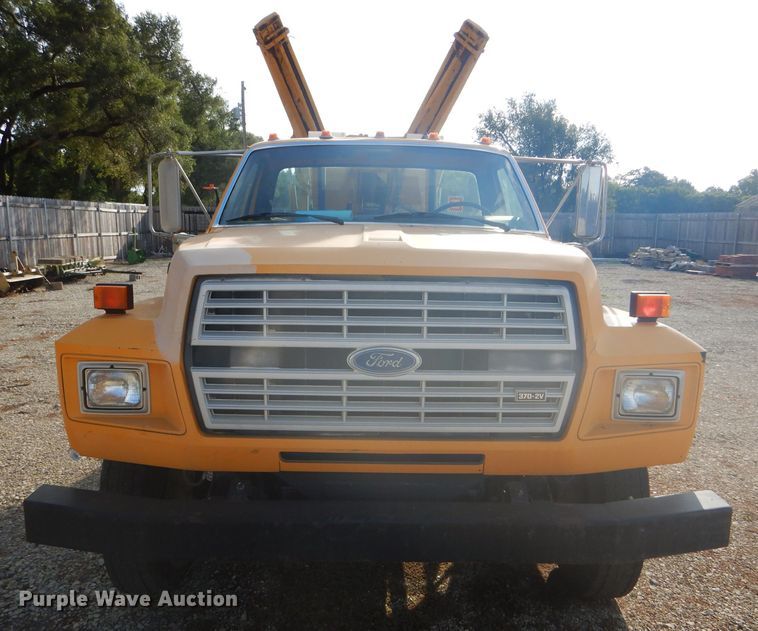 image for item DD4457 1991 Ford F600 truck with Vermeer tree spade