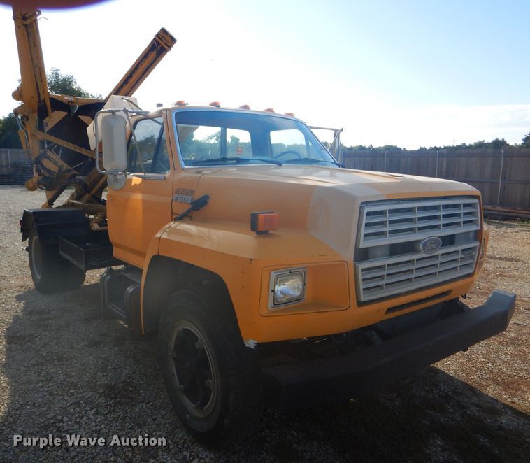 image for item DD4457 1991 Ford F600 truck with Vermeer tree spade