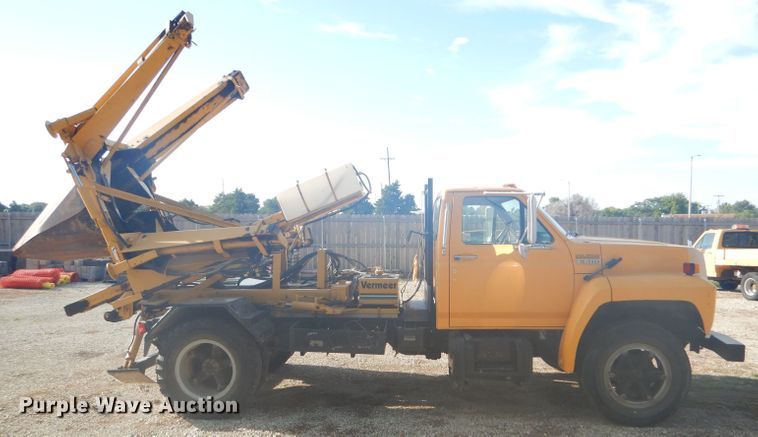 image for item DD4457 1991 Ford F600 truck with Vermeer tree spade
