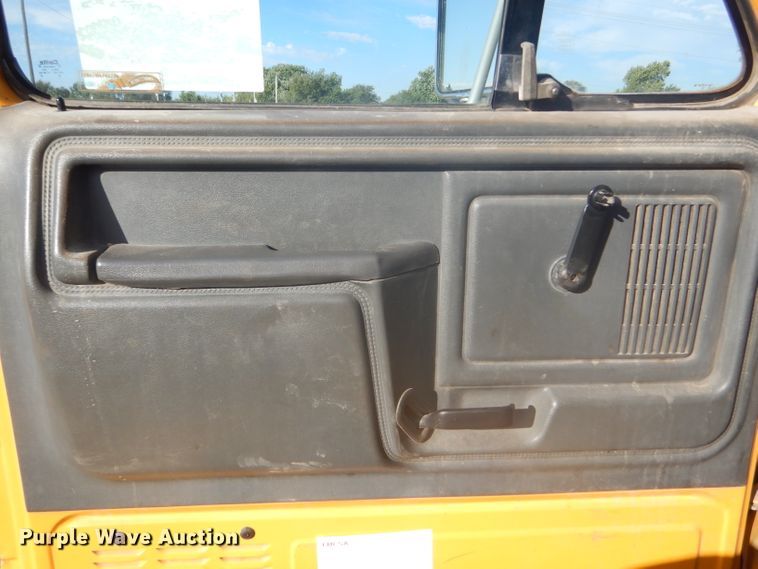 image for item DD4457 1991 Ford F600 truck with Vermeer tree spade