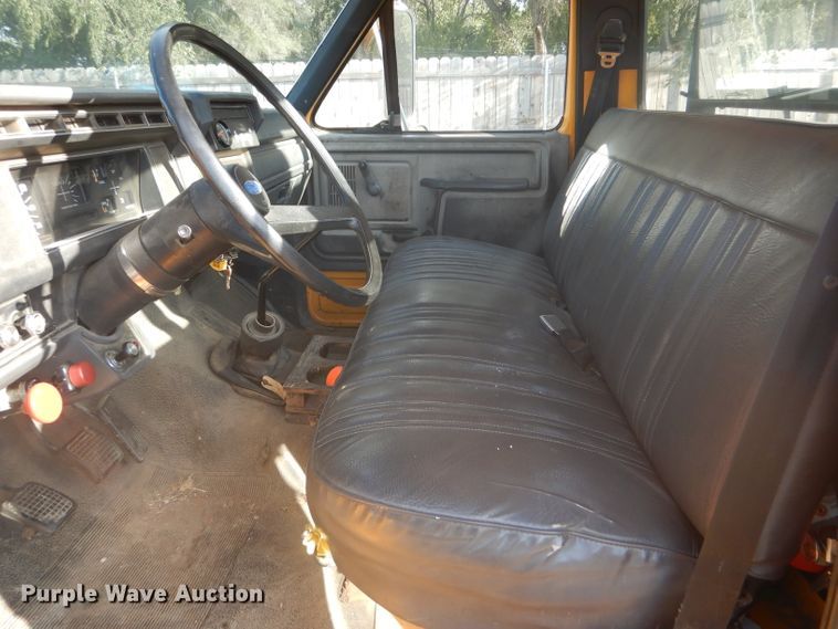 image for item DD4457 1991 Ford F600 truck with Vermeer tree spade