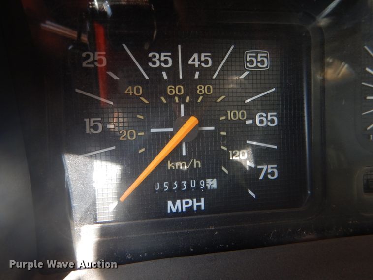 image for item DD4457 1991 Ford F600 truck with Vermeer tree spade