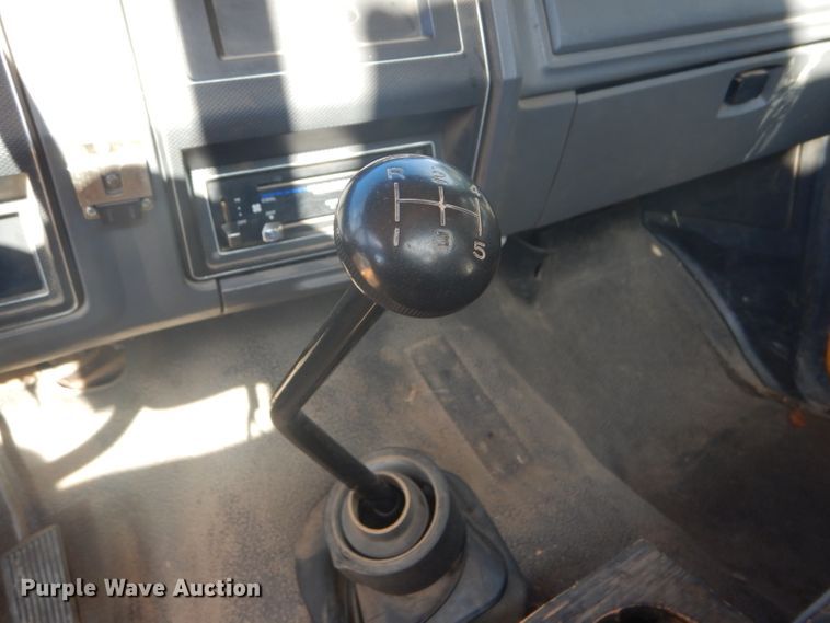 image for item DD4457 1991 Ford F600 truck with Vermeer tree spade