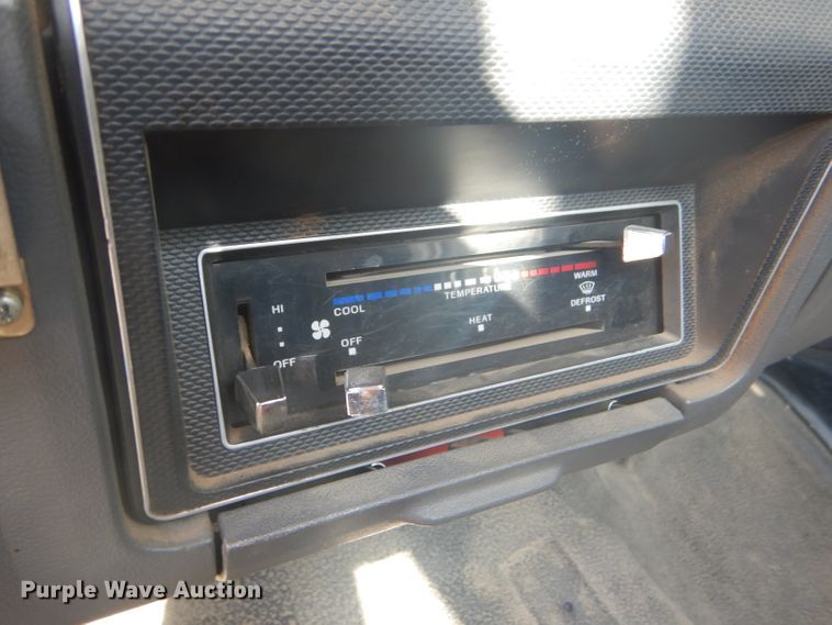 image for item DD4457 1991 Ford F600 truck with Vermeer tree spade