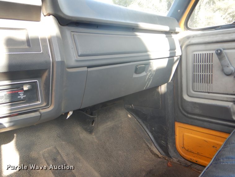 image for item DD4457 1991 Ford F600 truck with Vermeer tree spade