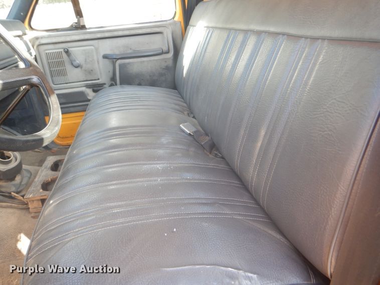 image for item DD4457 1991 Ford F600 truck with Vermeer tree spade