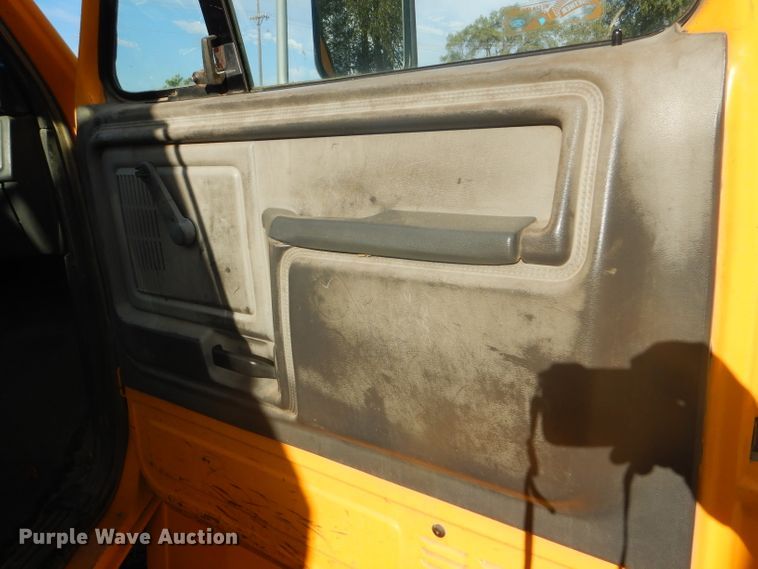 image for item DD4457 1991 Ford F600 truck with Vermeer tree spade