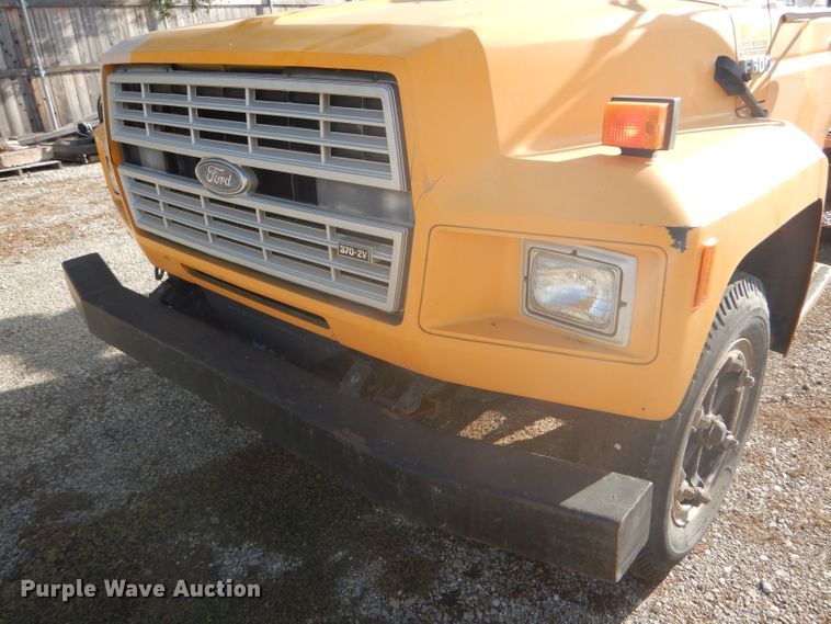 image for item DD4457 1991 Ford F600 truck with Vermeer tree spade