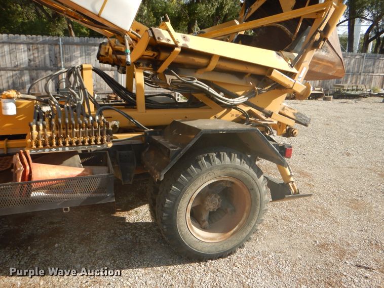 image for item DD4457 1991 Ford F600 truck with Vermeer tree spade