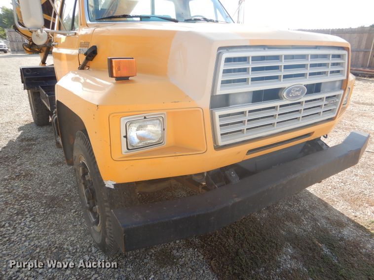 image for item DD4457 1991 Ford F600 truck with Vermeer tree spade