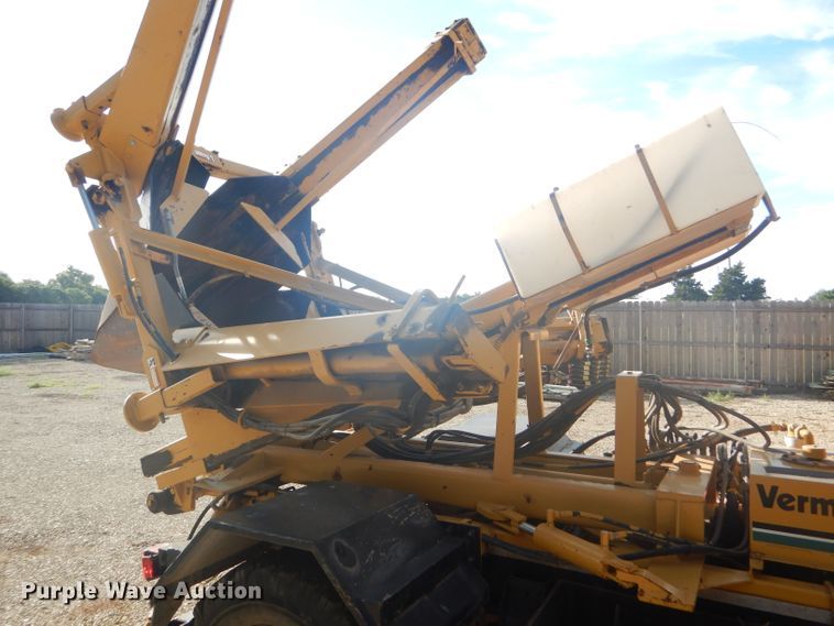 image for item DD4457 1991 Ford F600 truck with Vermeer tree spade