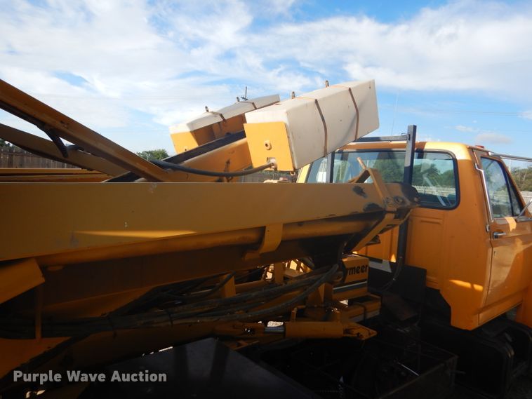 image for item DD4457 1991 Ford F600 truck with Vermeer tree spade