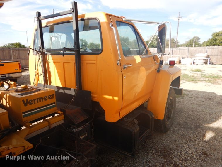 image for item DD4457 1991 Ford F600 truck with Vermeer tree spade