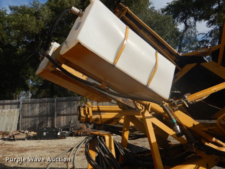 image for item DD4457 1991 Ford F600 truck with Vermeer tree spade