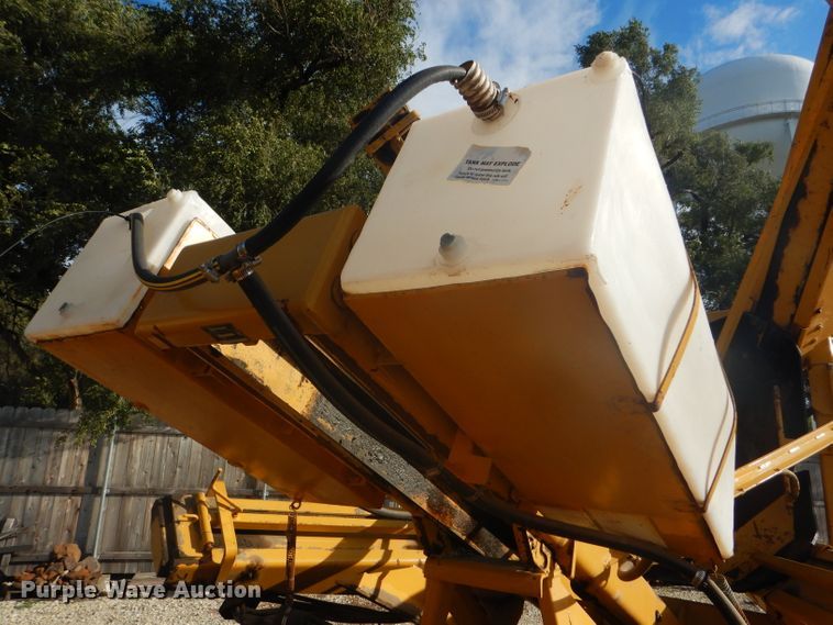 image for item DD4457 1991 Ford F600 truck with Vermeer tree spade