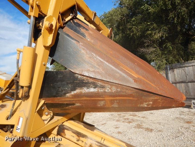 image for item DD4457 1991 Ford F600 truck with Vermeer tree spade