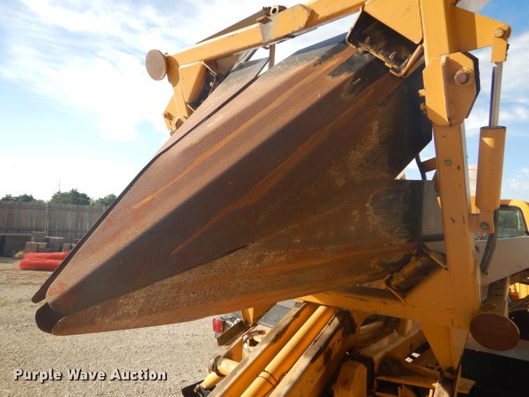 image for item DD4457 1991 Ford F600 truck with Vermeer tree spade