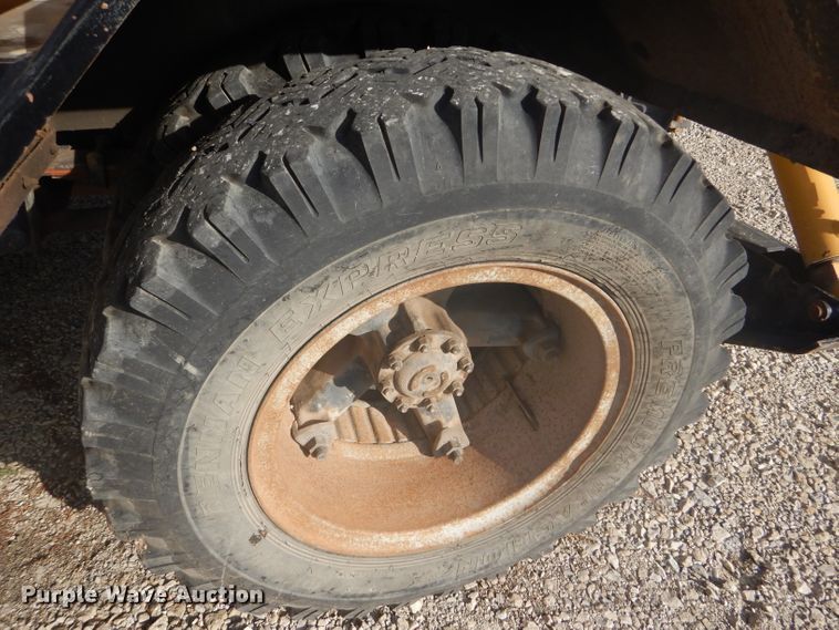 image for item DD4457 1991 Ford F600 truck with Vermeer tree spade