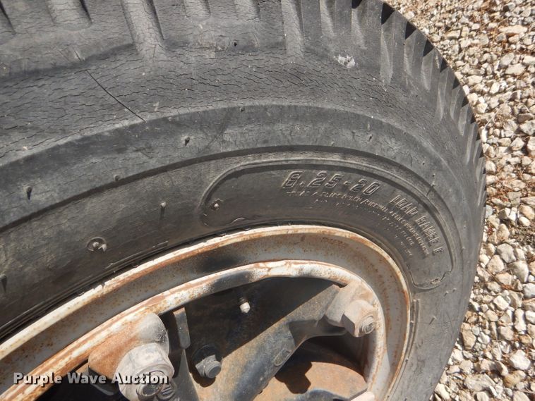 image for item DD4457 1991 Ford F600 truck with Vermeer tree spade