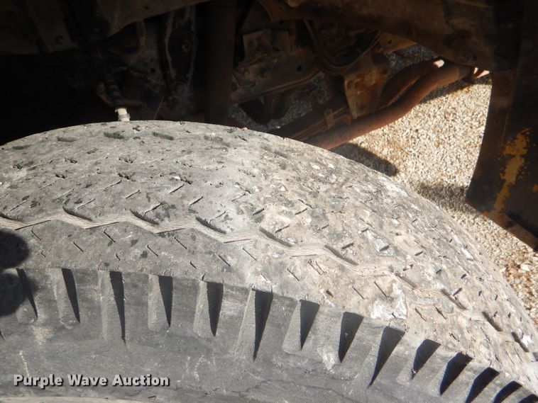 image for item DD4457 1991 Ford F600 truck with Vermeer tree spade