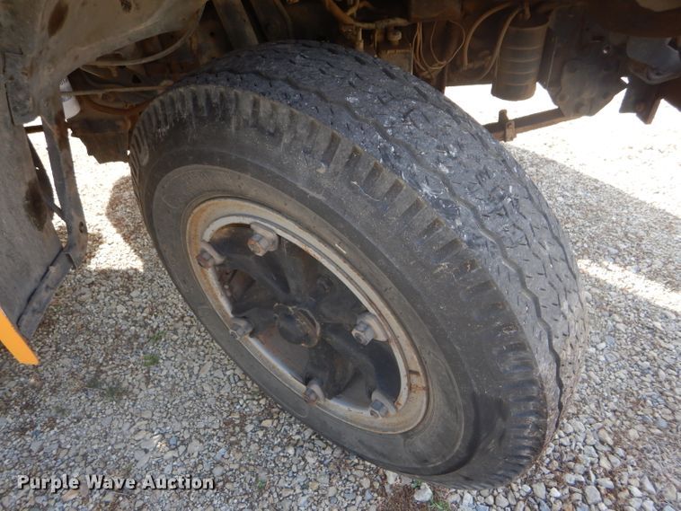 image for item DD4457 1991 Ford F600 truck with Vermeer tree spade