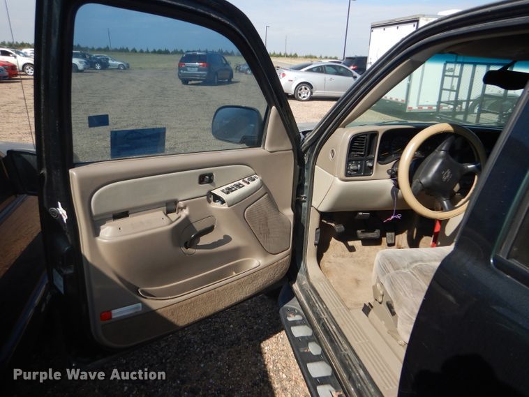 image for item DD4461 2001 Chevrolet Tahoe SUV