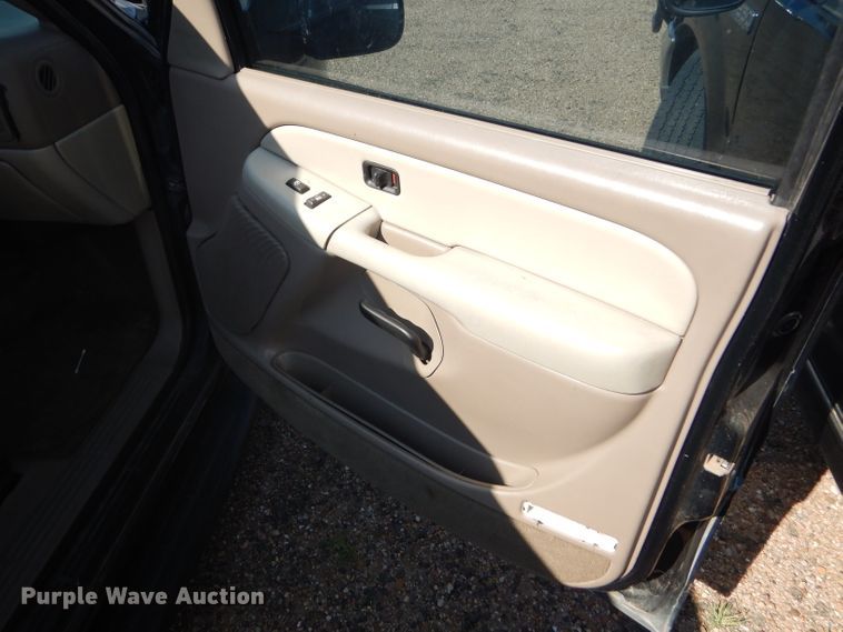 image for item DD4461 2001 Chevrolet Tahoe SUV