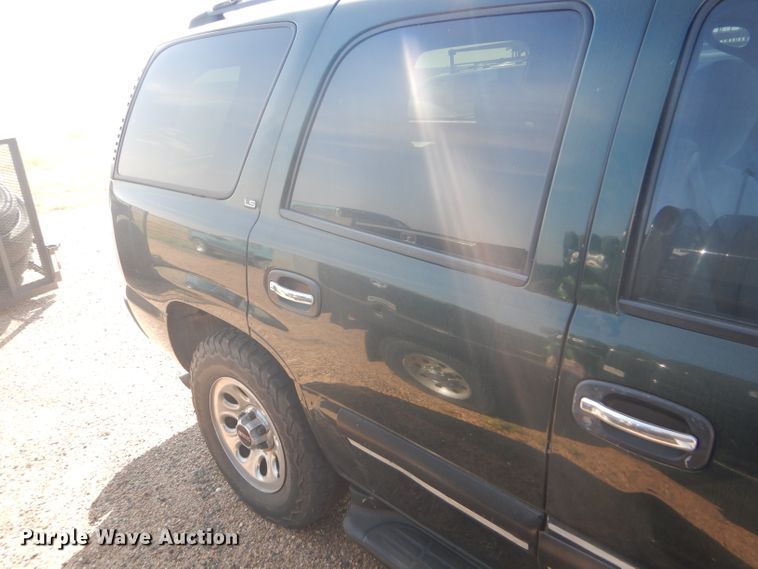 image for item DD4461 2001 Chevrolet Tahoe SUV