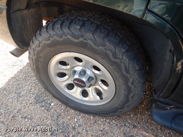 image for item DD4461 2001 Chevrolet Tahoe SUV