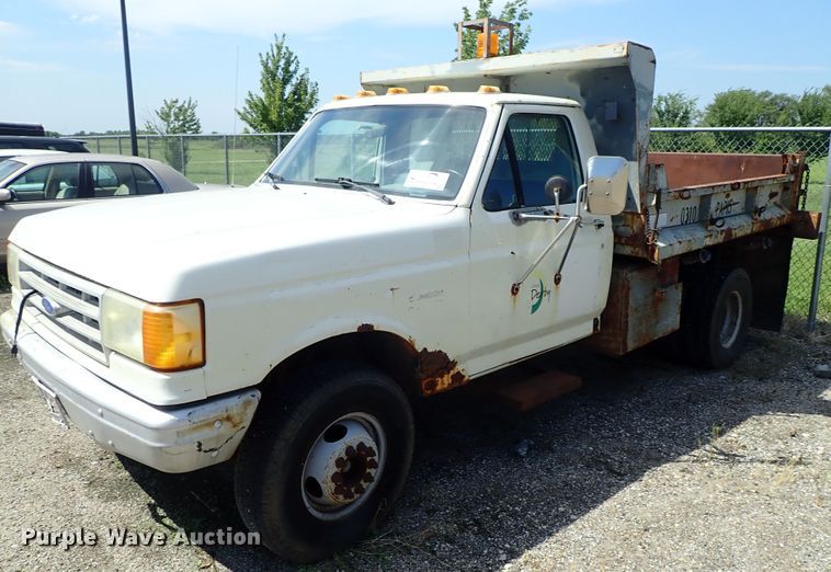 image for item DE0919 1990 Ford F450 Super Duty dump truck