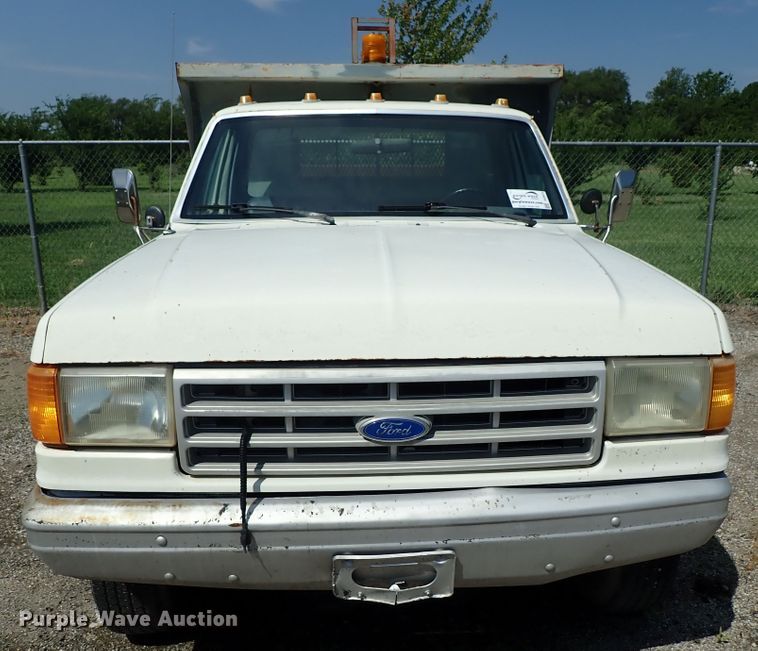 image for item DE0919 1990 Ford F450 Super Duty dump truck