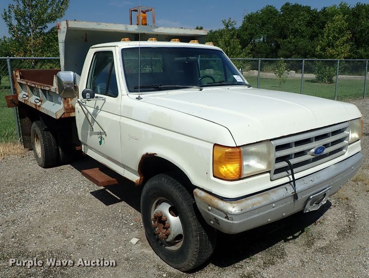 image for item DE0919 1990 Ford F450 Super Duty dump truck