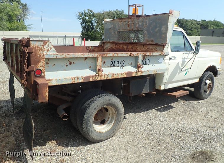 image for item DE0919 1990 Ford F450 Super Duty dump truck