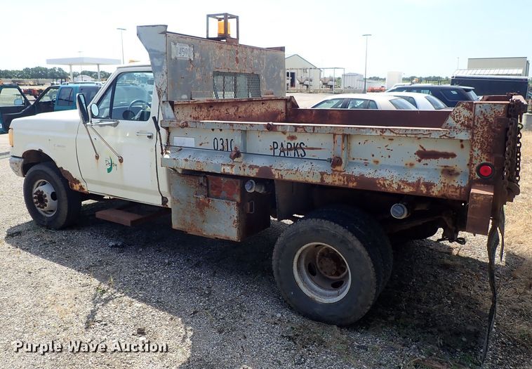 image for item DE0919 1990 Ford F450 Super Duty dump truck