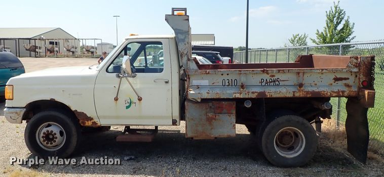 image for item DE0919 1990 Ford F450 Super Duty dump truck