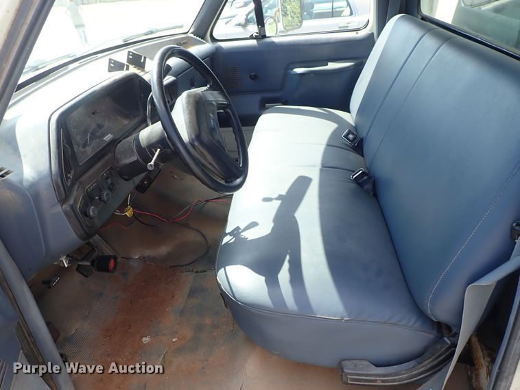 image for item DE0919 1990 Ford F450 Super Duty dump truck