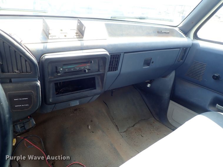 image for item DE0919 1990 Ford F450 Super Duty dump truck