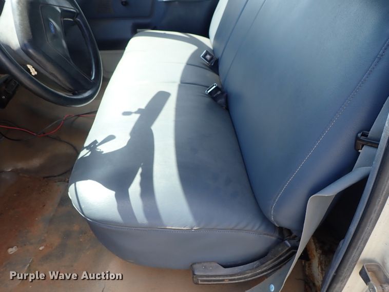 image for item DE0919 1990 Ford F450 Super Duty dump truck