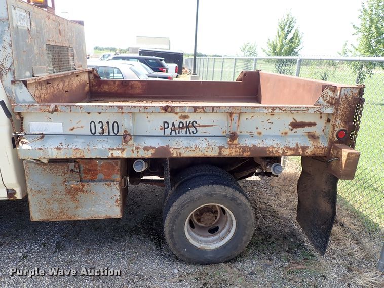 image for item DE0919 1990 Ford F450 Super Duty dump truck