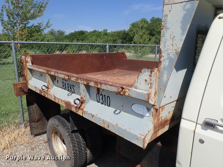 image for item DE0919 1990 Ford F450 Super Duty dump truck