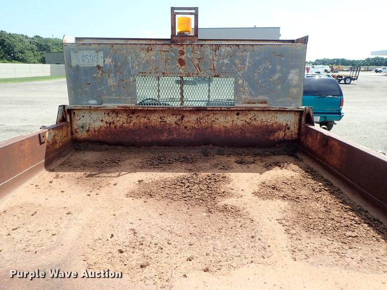 image for item DE0919 1990 Ford F450 Super Duty dump truck