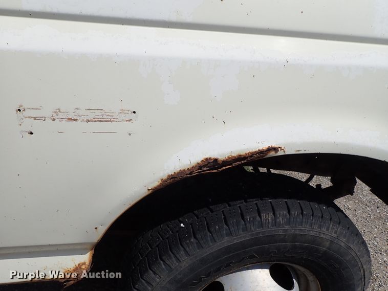 image for item DE0919 1990 Ford F450 Super Duty dump truck