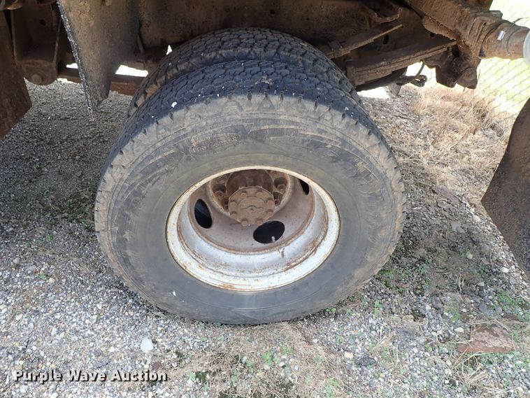 image for item DE0919 1990 Ford F450 Super Duty dump truck