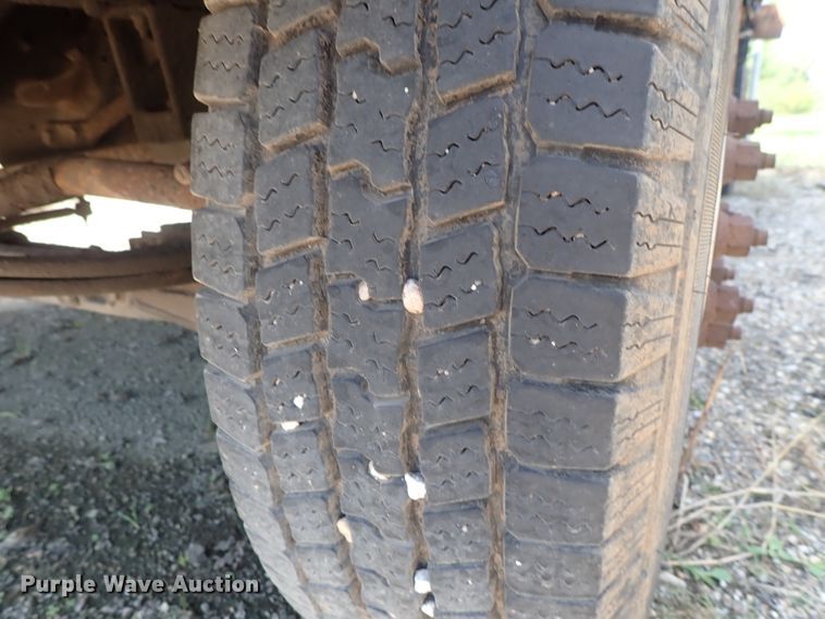 image for item DE0919 1990 Ford F450 Super Duty dump truck