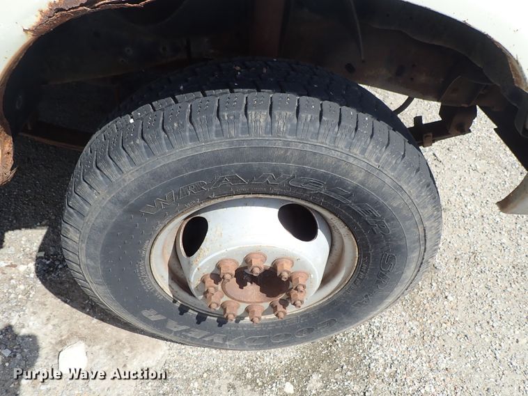 image for item DE0919 1990 Ford F450 Super Duty dump truck